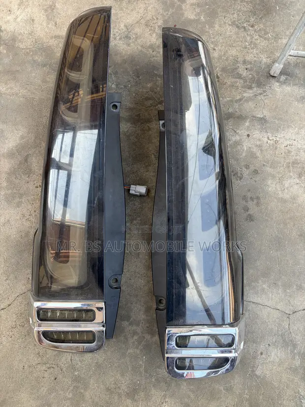 Toyota Voxy Taillight (Pair) 2014-2021 - 1