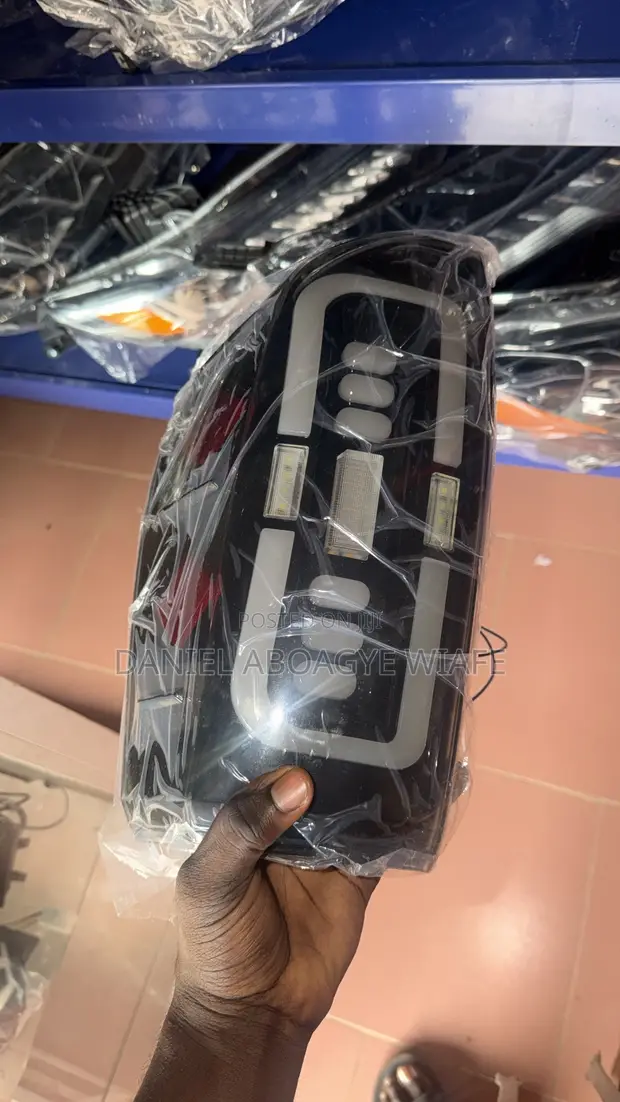 Toyota Tacoma 2020 Spec Tail Lights - 1
