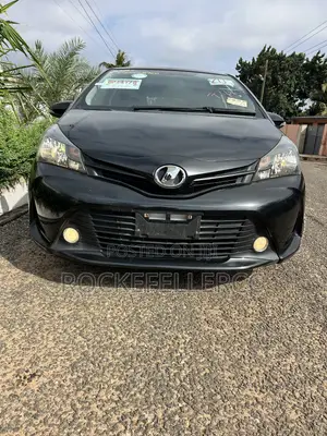 Toyota Vitz 1.3 AWD 5dr 2015 Black