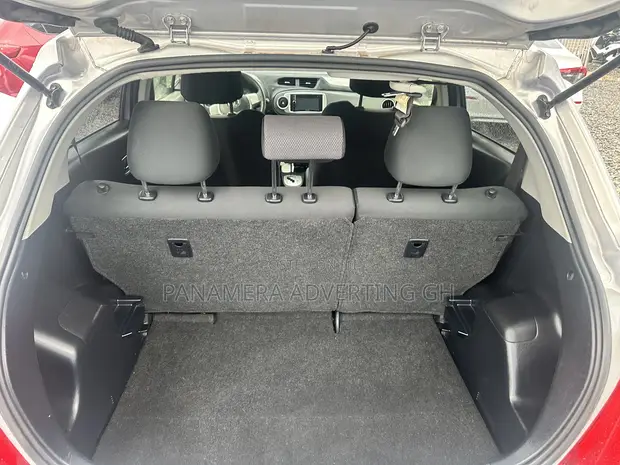 Toyota Vitz 1.3 AWD 5dr 2014 Gray - 1