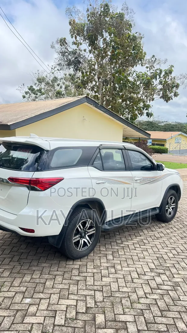 Toyota Fortuner 2.7 AWD 2019 White - 1