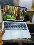 Apple MacBook 2020 13" 8GB RAM Intel Core i5 512GB SSD - 1