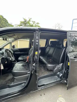 Toyota Voxy V 2WD 8-Seater 2012 - Black