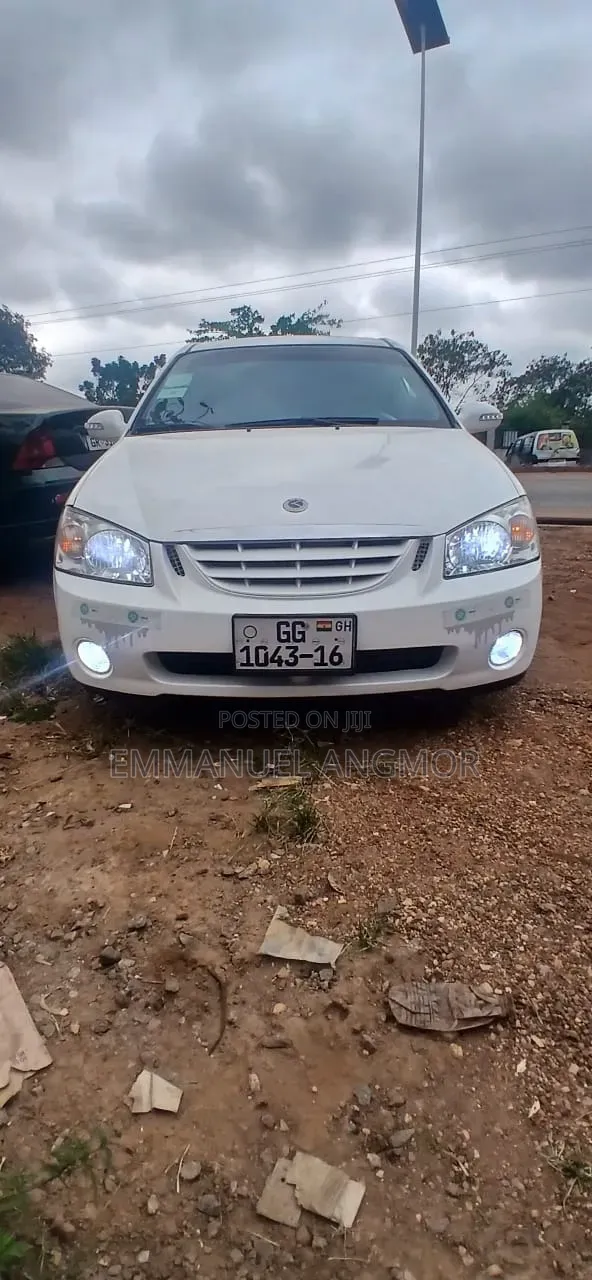 Kia Cerato 2005 Automatic - White - 1