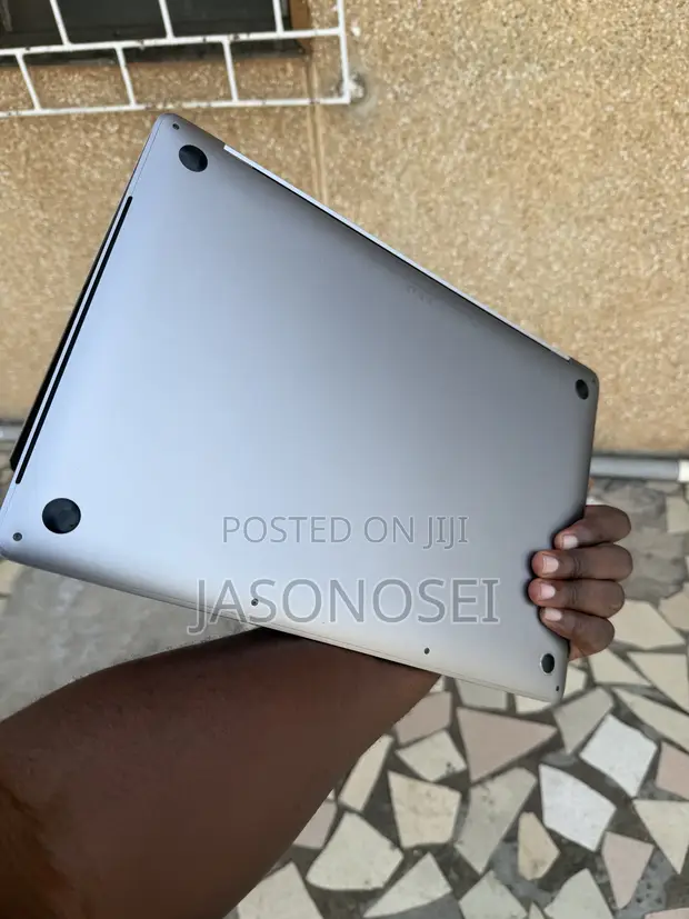 Apple MacBook Pro 15" 2018 - 16GB RAM, 512GB SSD - 1