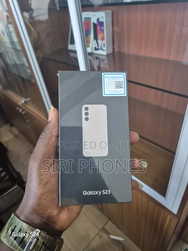 New Samsung Galaxy S23 256GB Gold - 1