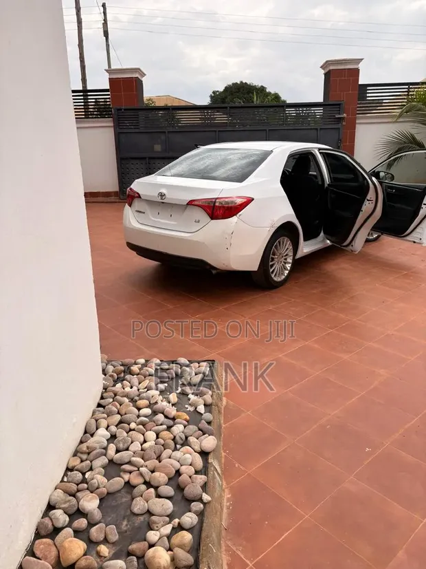 2017 Toyota Corolla LE Sedan - 1