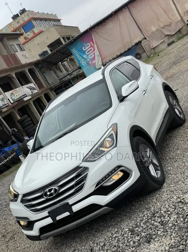 2018 Hyundai Santa Fe SE AWD White - 1