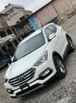 2018 Hyundai Santa Fe SE AWD White - 1