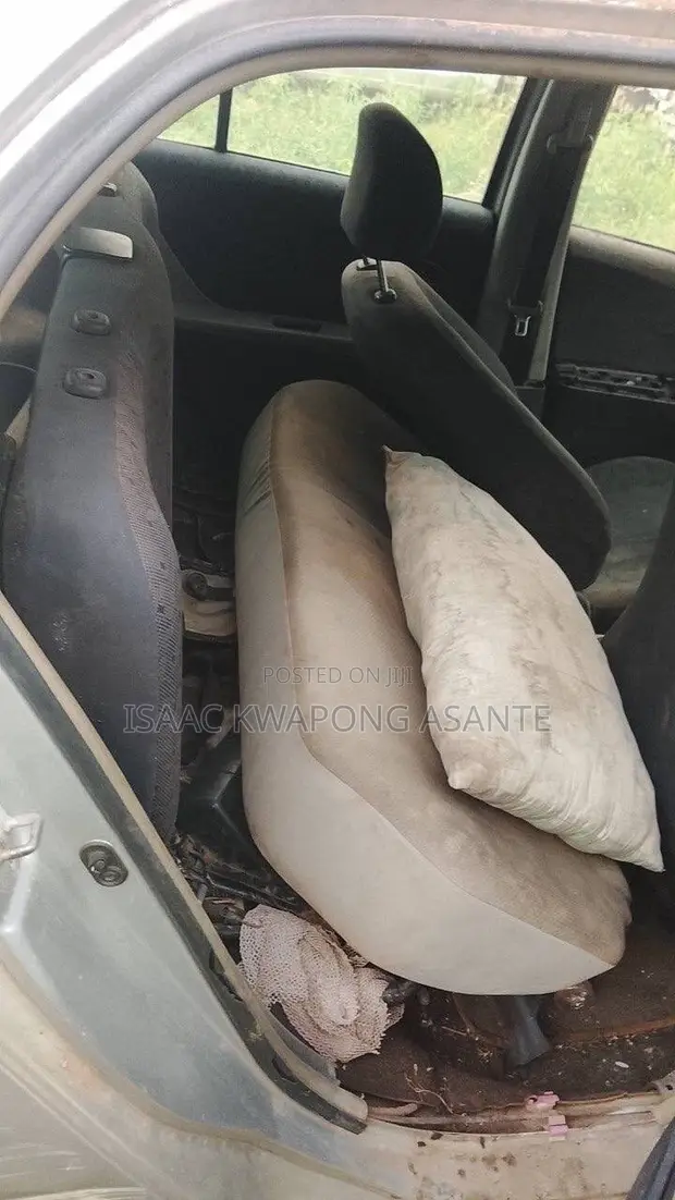 Toyota Vitz 1.0 FWD 3dr 2010 Silver - 1