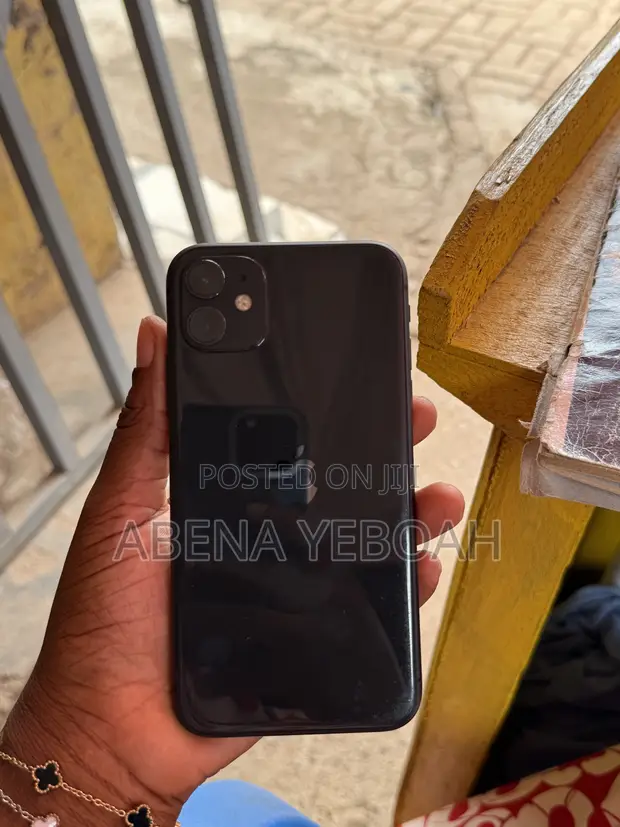 Apple iPhone 11 64GB Black - 1