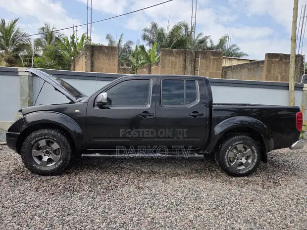 Nissan Navara 2011 Black - 1