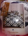 Queen Size Duvet with Two Pillow Cases - 1