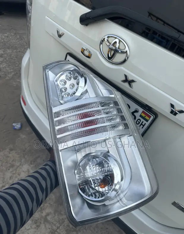 Toyota Noah/Voxy Tail Light (2007-2012) - 1