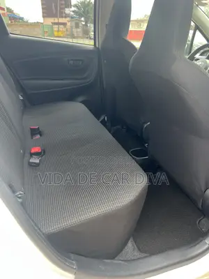 Toyota Vitz 1.3 AWD 5dr 2015 White