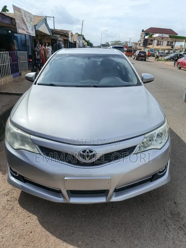 Toyota Camry 2014 Silver - 1