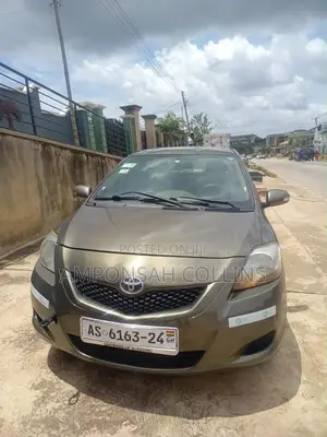 Toyota Yaris 2012 Gray