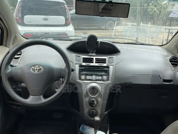 Toyota Vitz 2010 Silver - 1