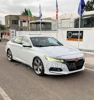2018 Honda Accord Touring 2.0T White