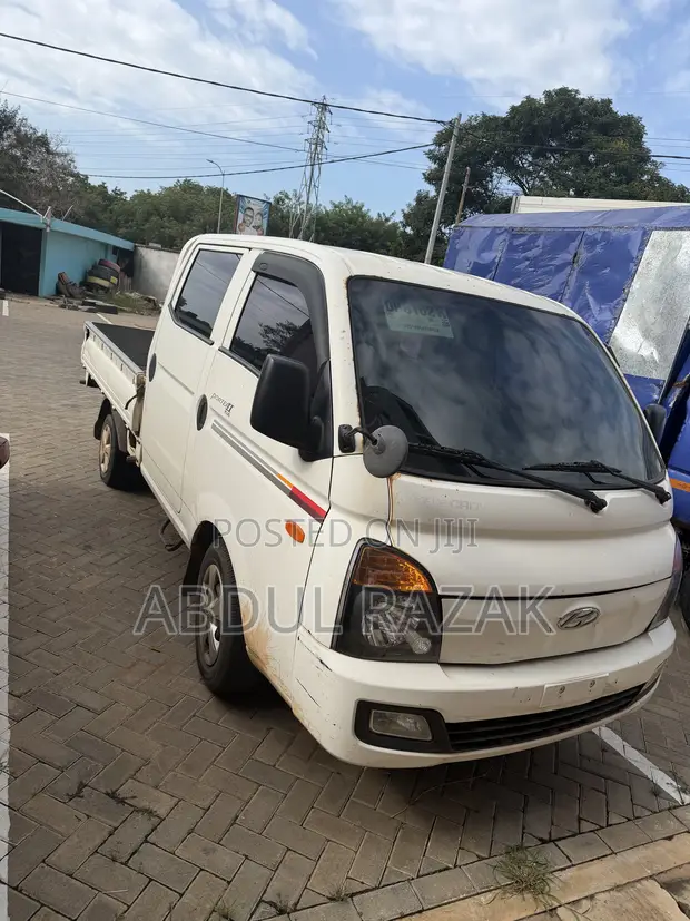 Hyundai Porter 2015 White - 1