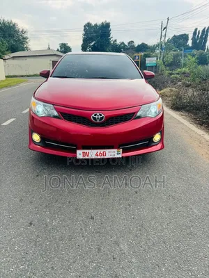 2014 Toyota Camry SE Sedan