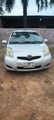 Toyota Vitz 2010 Silver - 2