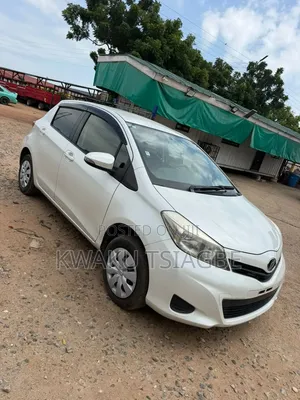 Toyota Vitz 1.3 FWD 5dr 2013 White