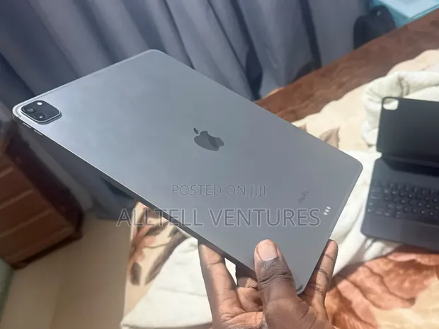 New Apple iPad Pro 12.9 (2022) 512GB Gray - 1