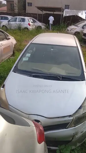 Toyota Vitz 1.3 AWD 5dr 2012 Silver