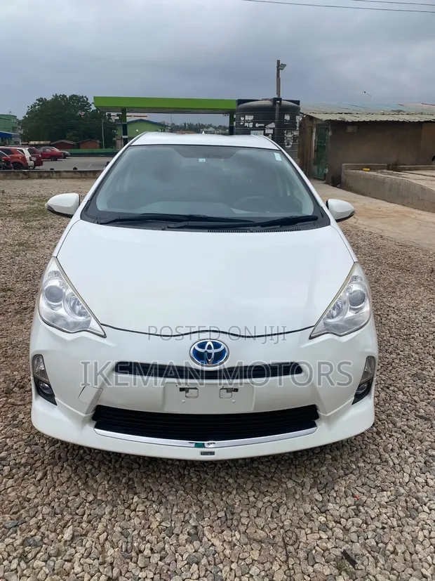 Toyota Aqua 2015 White - 1