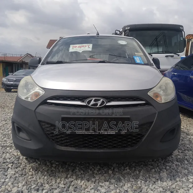 Hyundai i10 2013 Silver - 1
