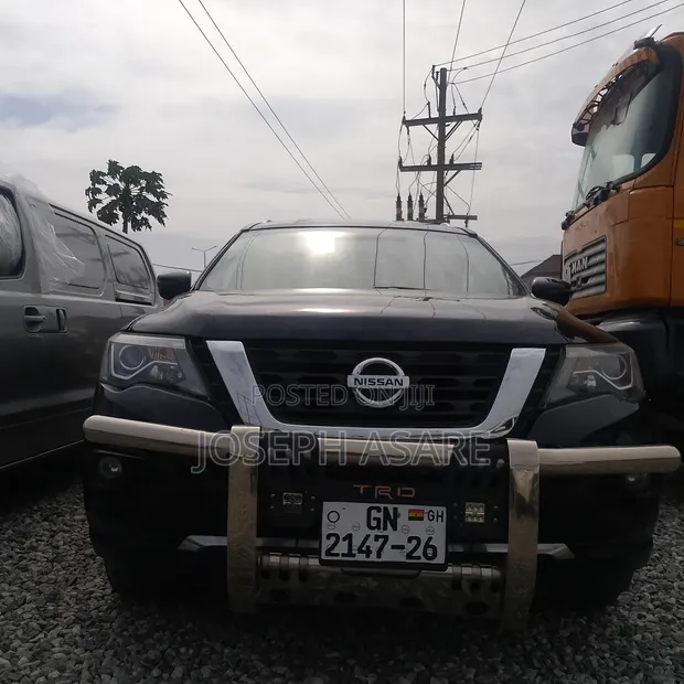 Nissan Pathfinder 2018 Black - 1