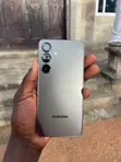 Samsung Galaxy S24 256GB Gray - 2