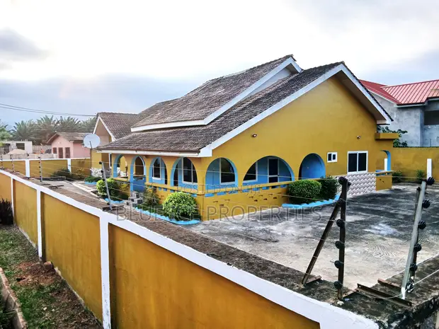 3 Bedroom House for Sale in Takoradi - 1