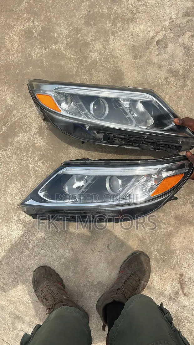 Kia Sorento Headlight (2013-2016) - 1