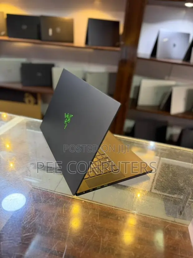 Razer Blade Laptop - Intel Core i7, 8GB RAM, 256GB SSD - 1