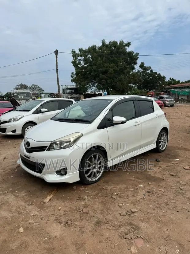 Toyota Vitz 2013 Gray - 1