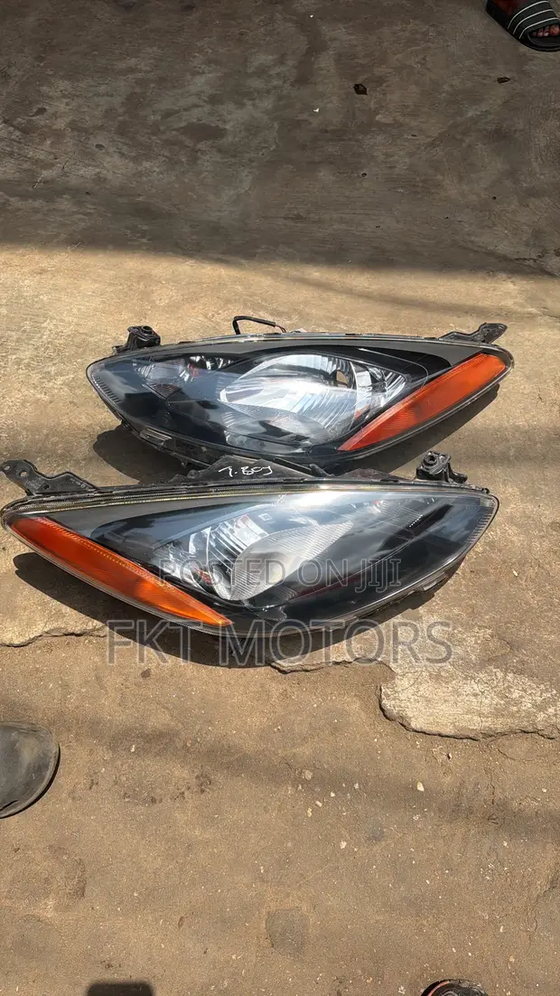 Mazda 2 Headlight (2007-2012) - 1