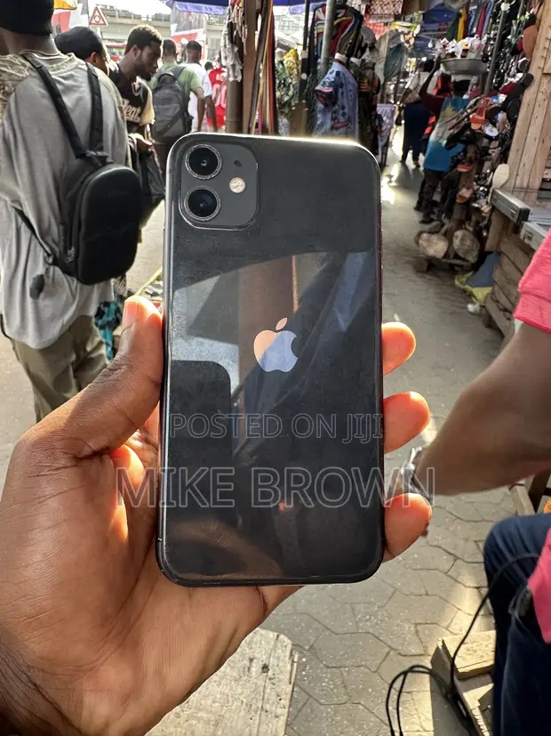 Apple iPhone 11 64GB Black - 1