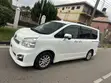 Toyota Voxy V 2WD 8-Seater 2012 White - 2