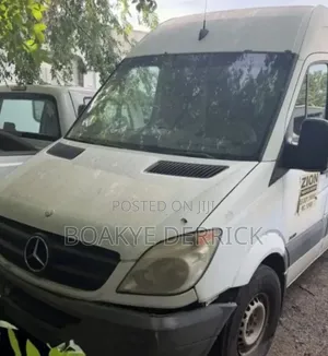 2011 Mercedes-Benz Sprinter Van Front and Back Axle