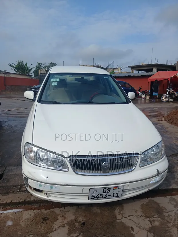 Nissan Sunny 2010 White - 1