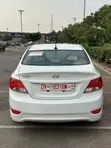 Hyundai Accent SE Sedan 2017 White - 4