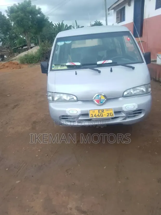 Hyundai H-100 2003 Silver - 1