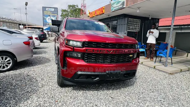 Chevrolet Silverado 2022 Red - 1