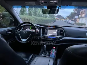 Toyota Highlander SE 4x4 V6 2018 Black
