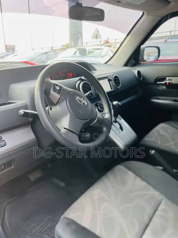 Toyota Sienta 1.5 FWD 2015 Red - 1
