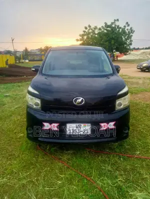 Toyota Voxy ZS 4WD 7-Seater 2009