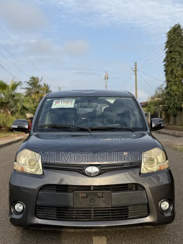 Toyota Sienta 1.5 AWD 2013 Gray - 1