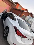 Hyundai Elantra 2015 White - 4